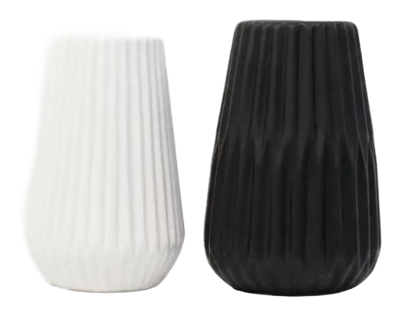 Schwarze weiße Riffelvase